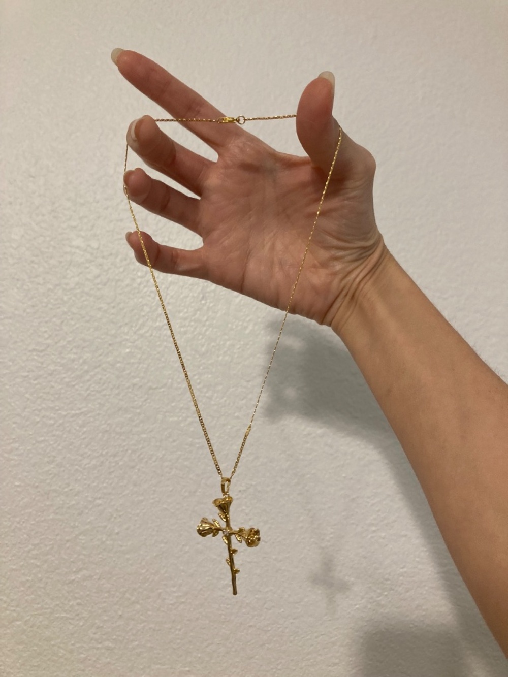Child of Wild Rosa Sacra Necklace Gold cross rose flower pendant necklace gold - Picture 6 of 16